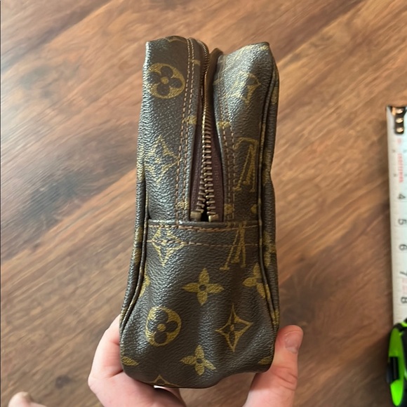 Louis Vuitton L Monogram Cosmetic Pouch - WITH Certificate of Authenticity - Picture 5 of 14